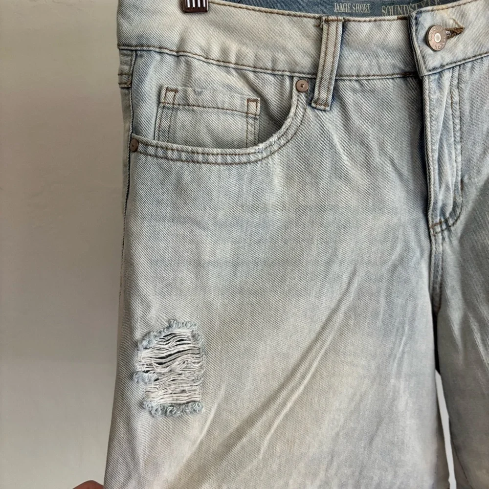 Soundstyle Relaxed Fit Light Wash Distressed Denim Shorts, Size 10
